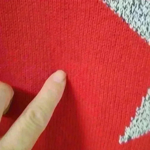 Red sweater women's - Picture 4 of 4